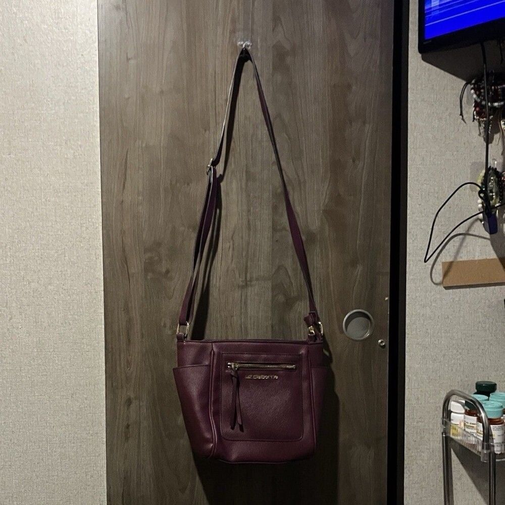 Liz Claiborne Burgundy Shoulder Bag Zip Closure Gold Hardware Zipper Accent